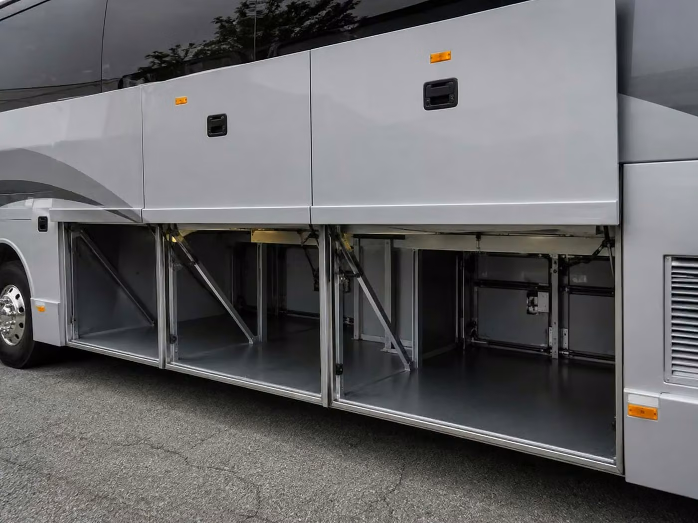 rome 56 passenger charter bus luggage bays