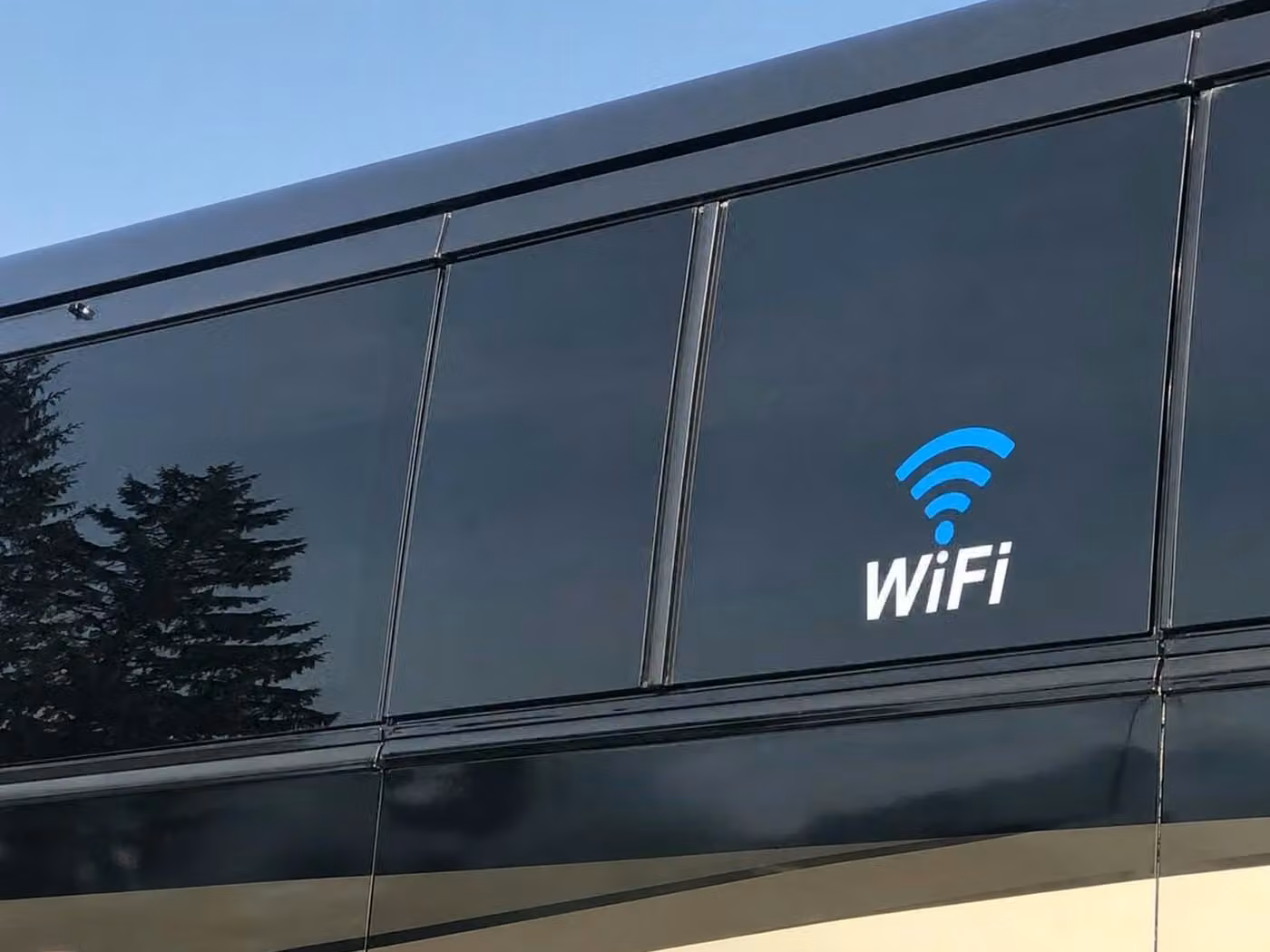 rome charter bus wifi